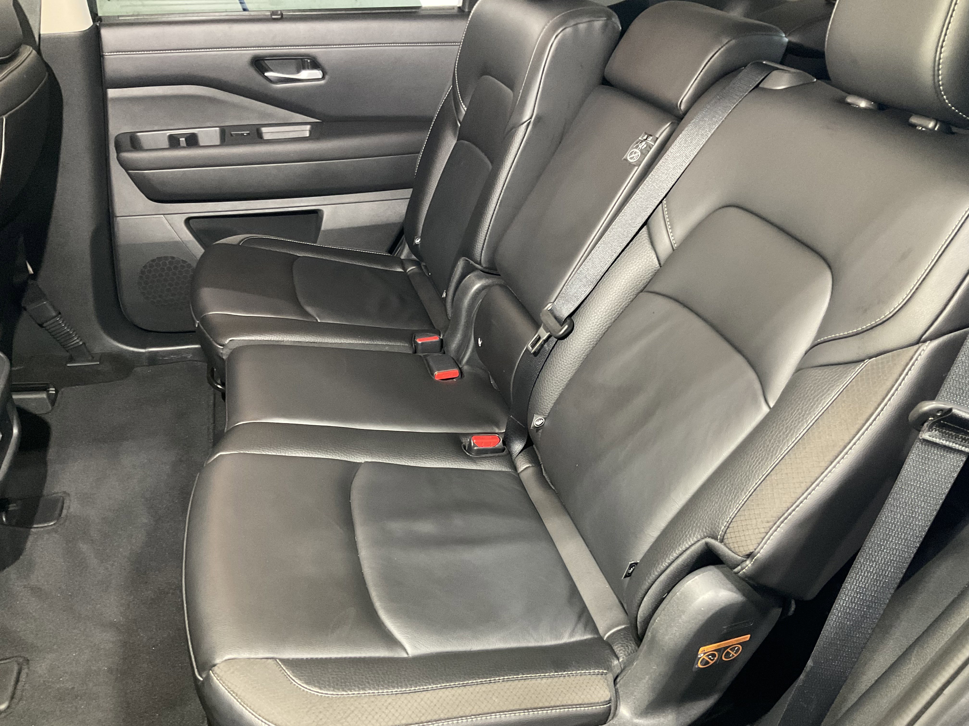 Used 2025 Nissan Pathfinder SL image 37