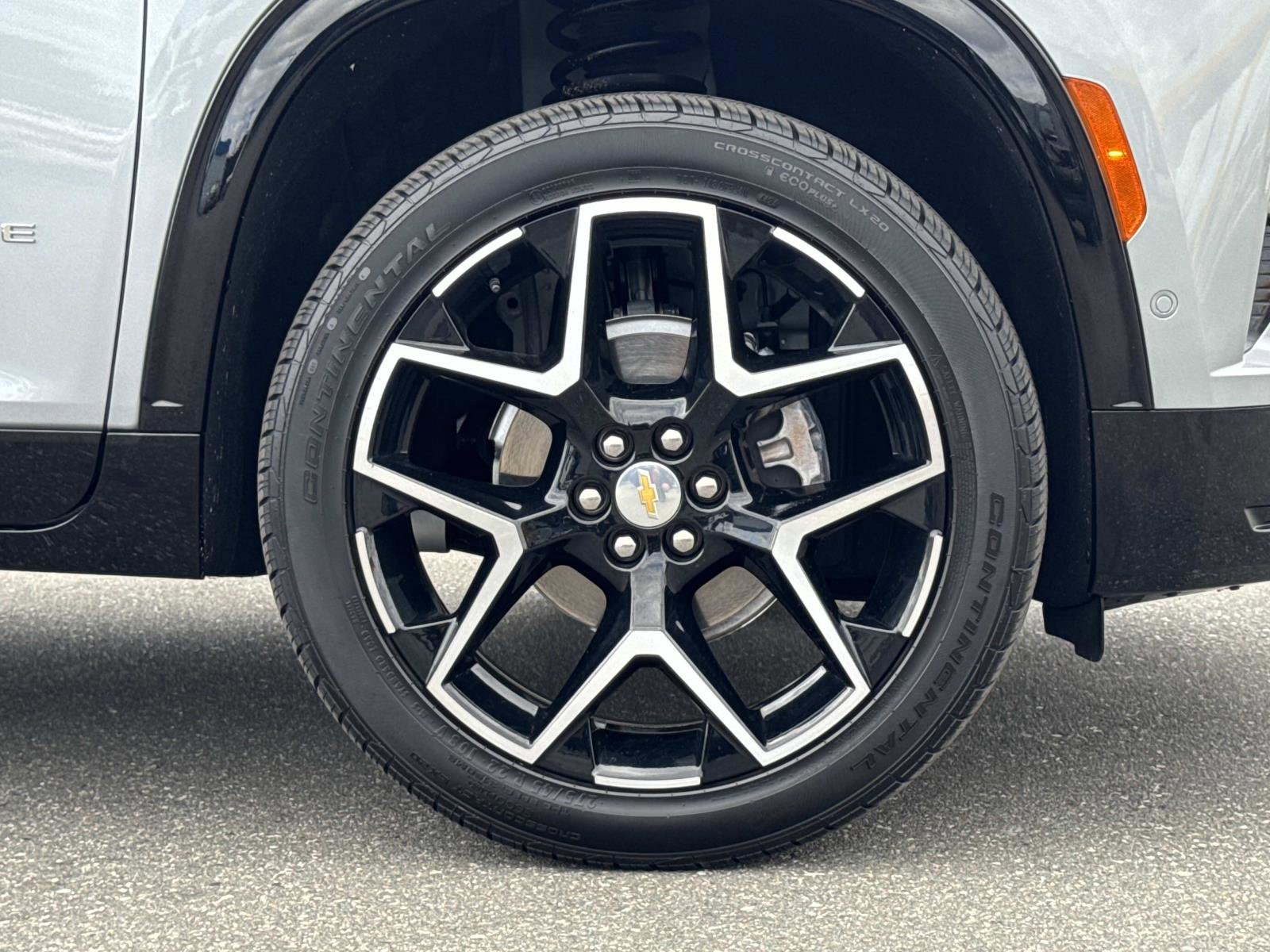 Used 2025 Chevrolet Traverse High Country AWD/4WD image 32