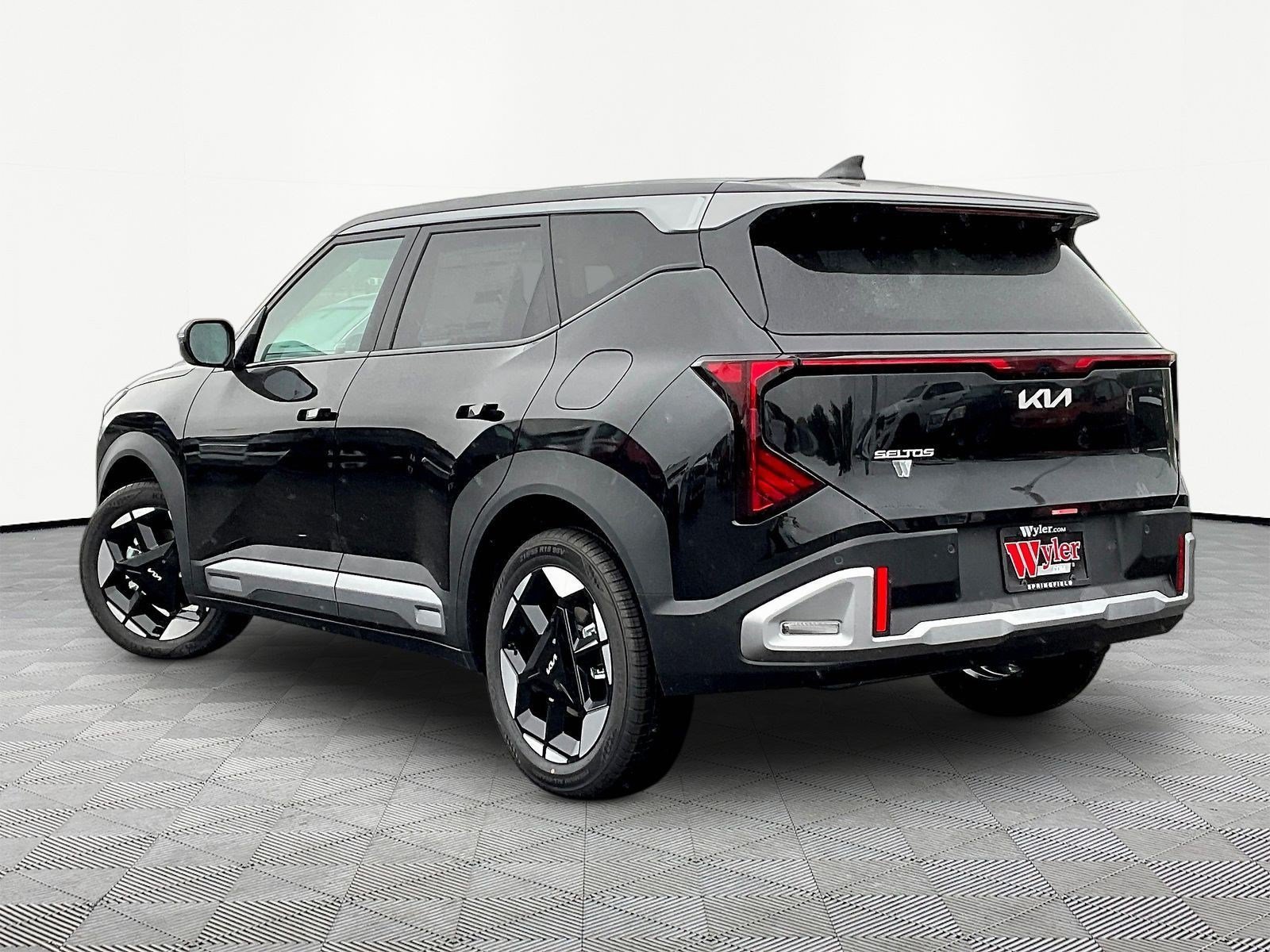 New 2027 Kia Seltos S FWD image 4