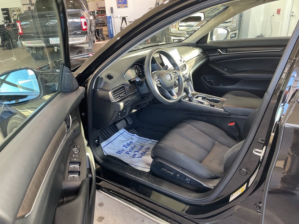 Used 2018 Honda Accord EX image 11