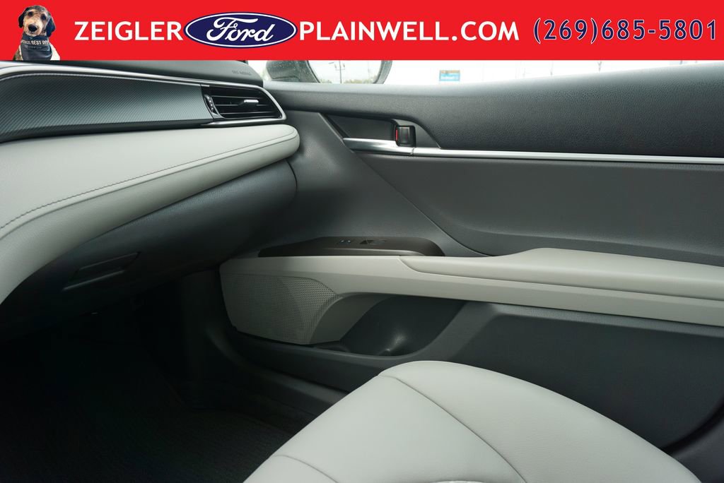 Used 2022 Toyota Camry SE w/ Cold Weather Package FWD image 31