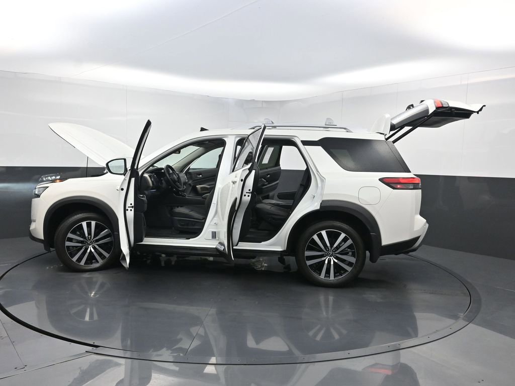 Used 2024 Nissan Pathfinder Platinum FWD image 41