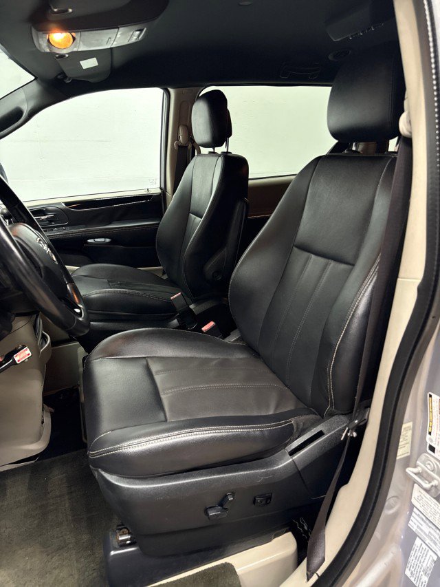 Used 2017 Dodge Grand Caravan SXT w/ Rear Park Assist Package FWD image 30