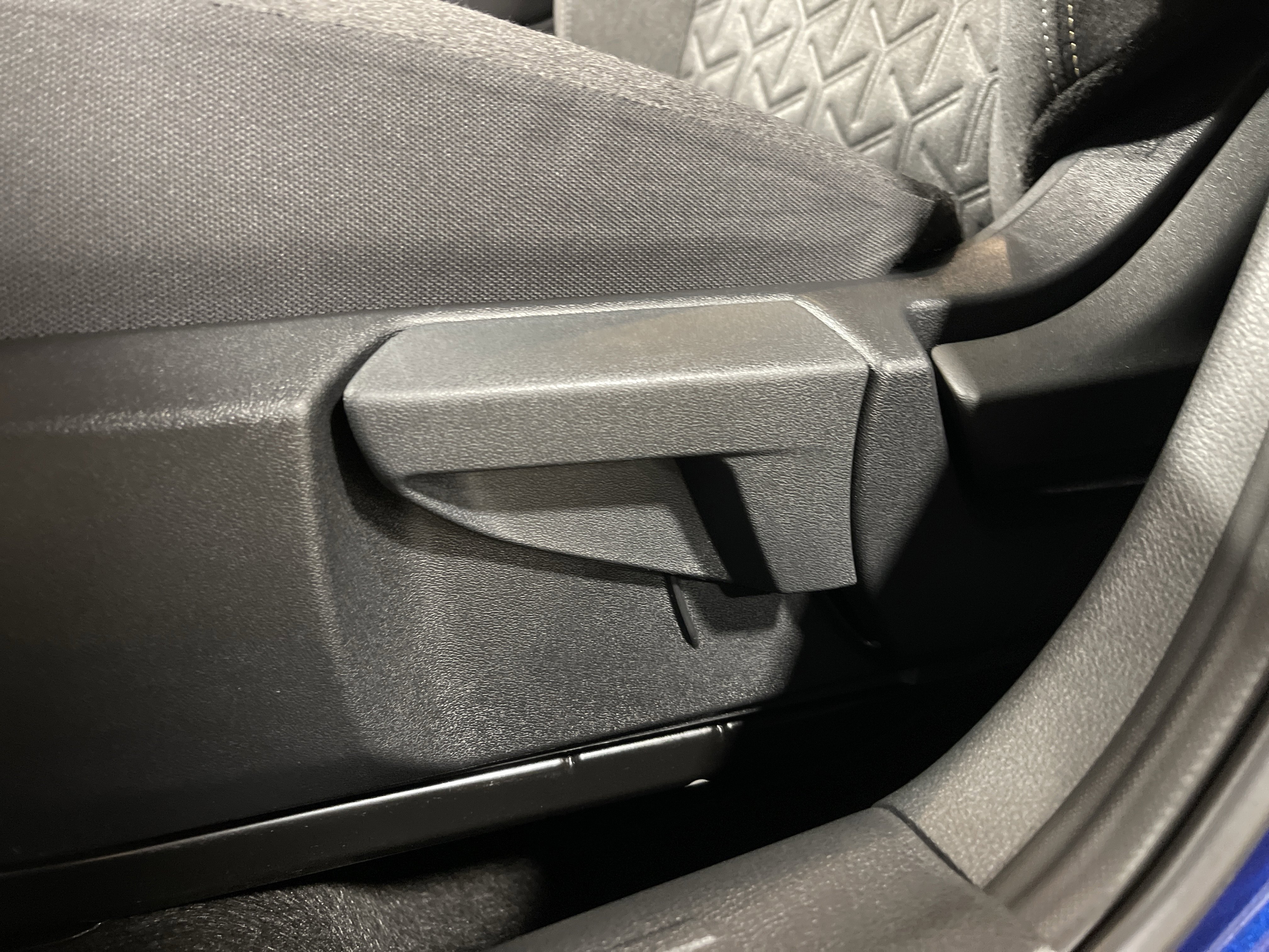 Used 2025 Nissan Kicks SV image 10