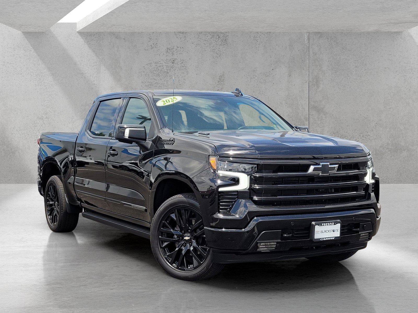 Used 2025 Chevrolet Silverado 1500 High Country w/ Midnight Edition AWD/4WD image 1