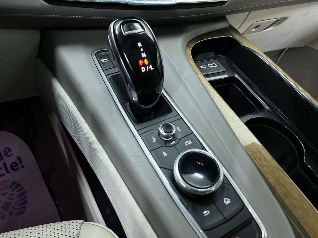 Used 2022 Cadillac Escalade Premium Luxury Platinum w/ LPO, Radiant Package RWD image 24