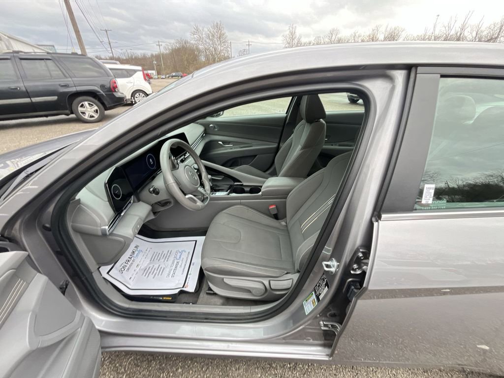 Used 2025 Hyundai Elantra SEL FWD image 11