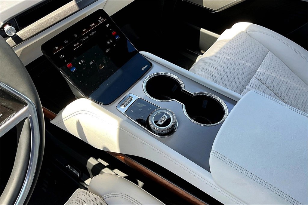 New 2026 Cadillac Vistiq Luxury w/ LPO, Floor Liner Package image 8