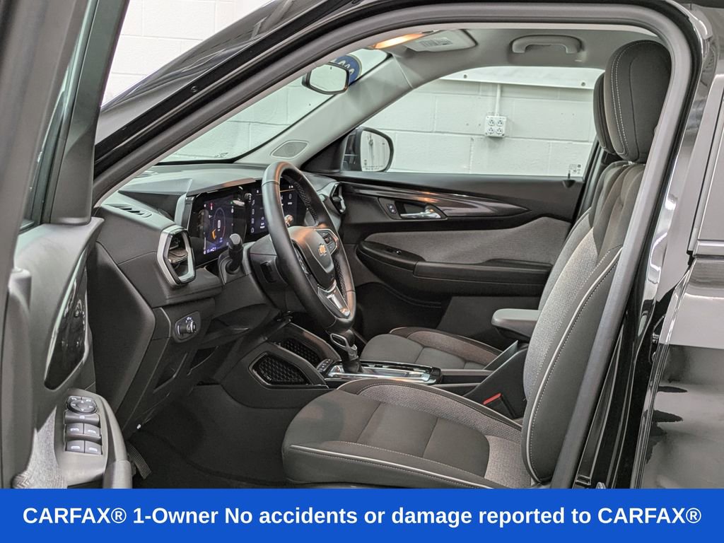 Used 2025 Chevrolet Blazer LT AWD/4WD image 3