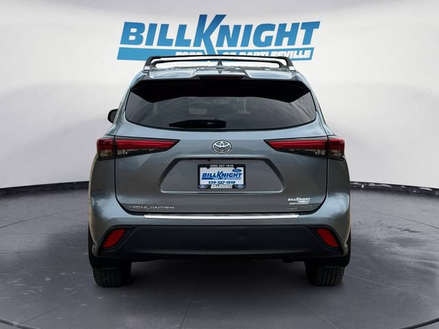 Used 2022 Toyota Highlander XLE AWD/4WD image 4