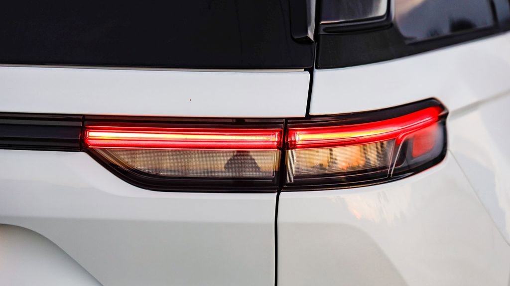 New 2025 Jeep Grand Cherokee Summit image 10