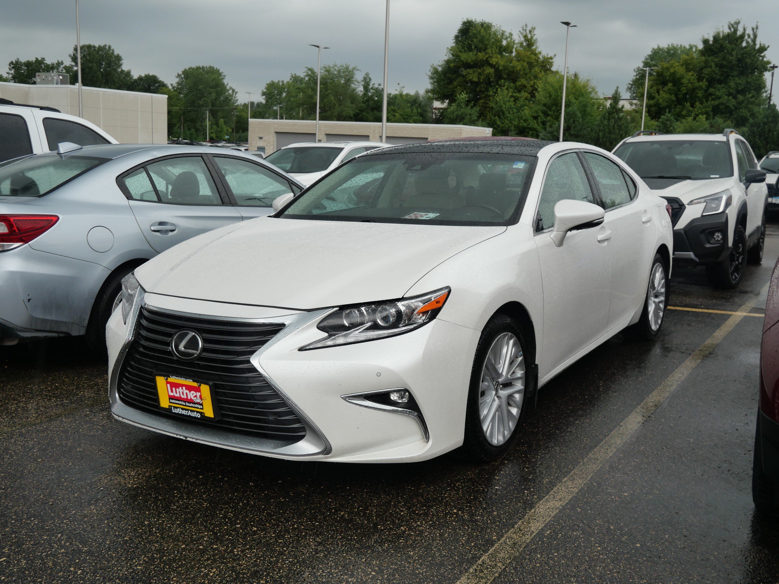 Used 2018 Lexus ES 350 w/ Luxury Package w/Wood Trim FWD image 3