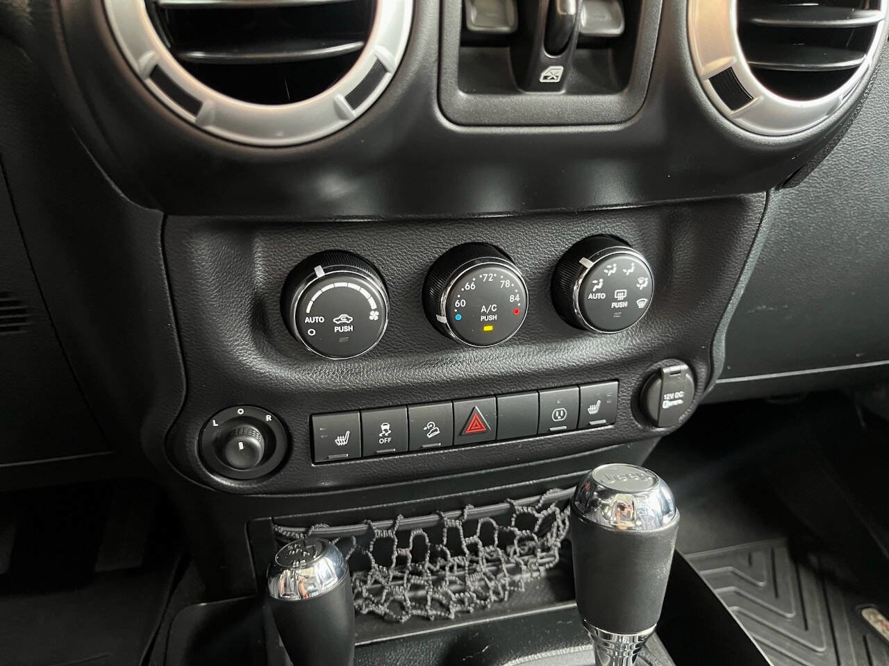 Used 2015 Jeep Wrangler Unlimited Rubicon w/ Dual Top Group image 22