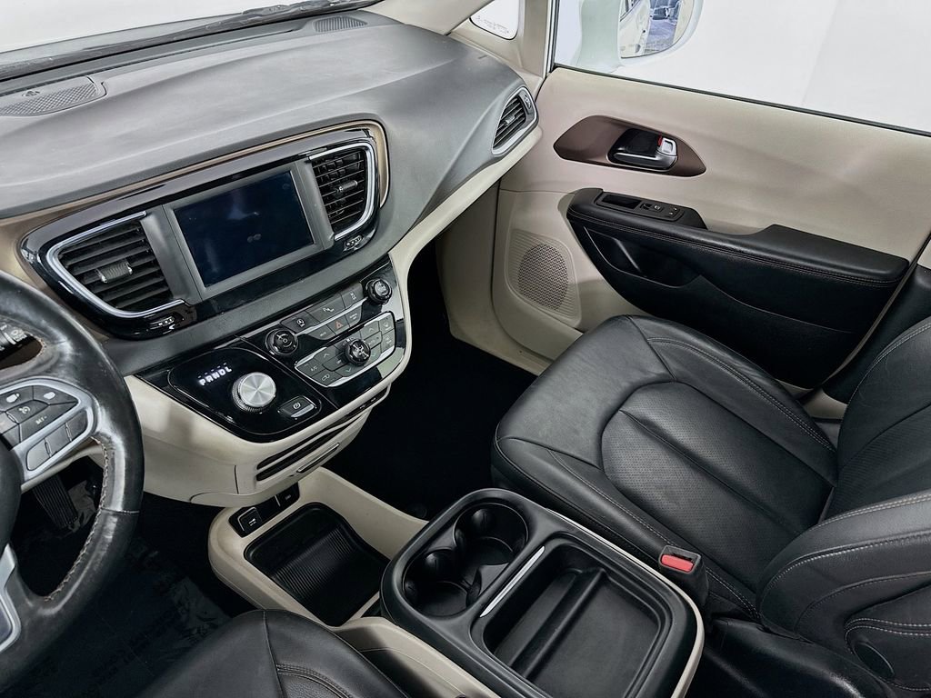 Certified 2019 Chrysler Pacifica Touring-L image 29