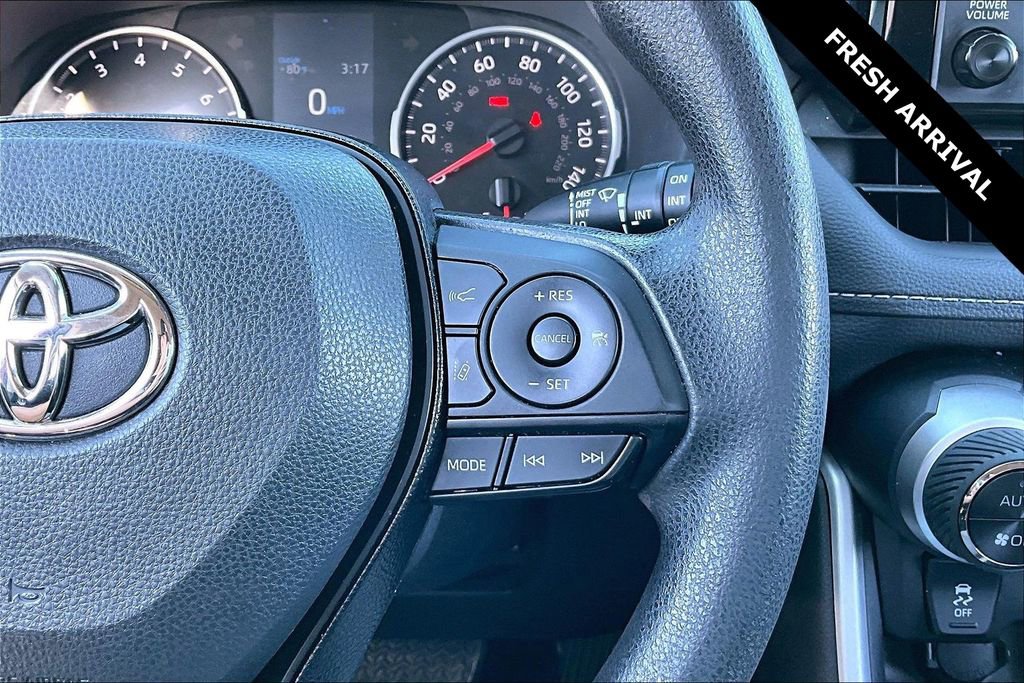 Used 2021 Toyota RAV4 XLE image 12