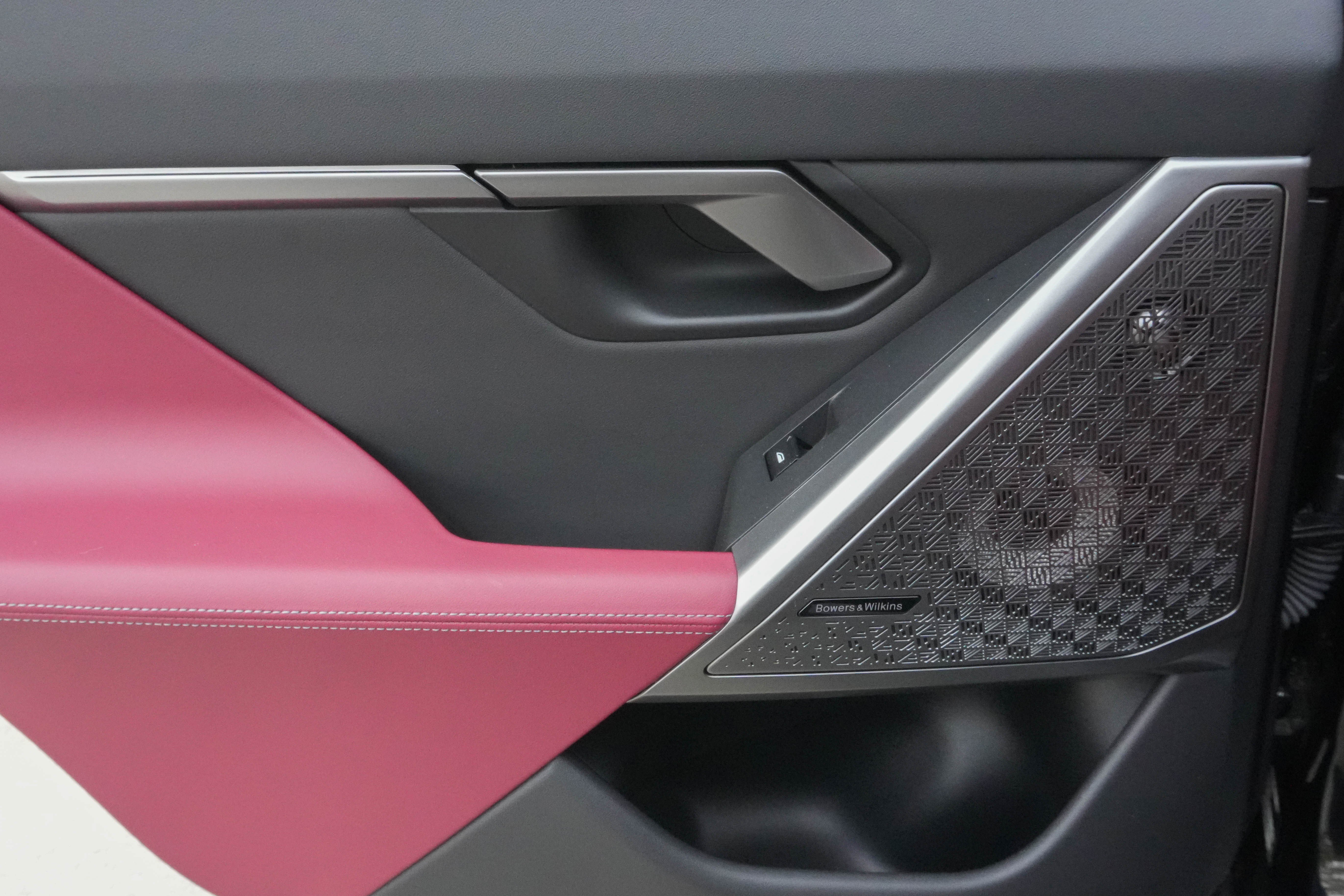 Certified 2024 BMW 530i w/ Premium Package image 33