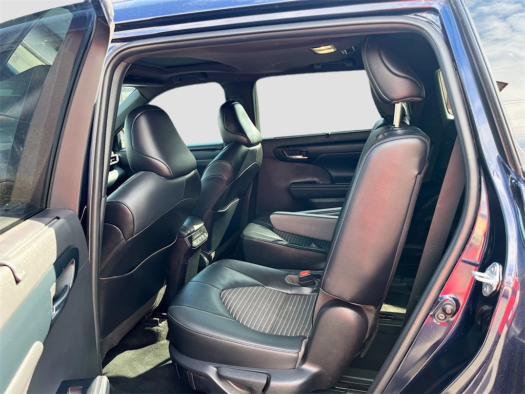 Used 2022 Toyota Highlander XSE image 25