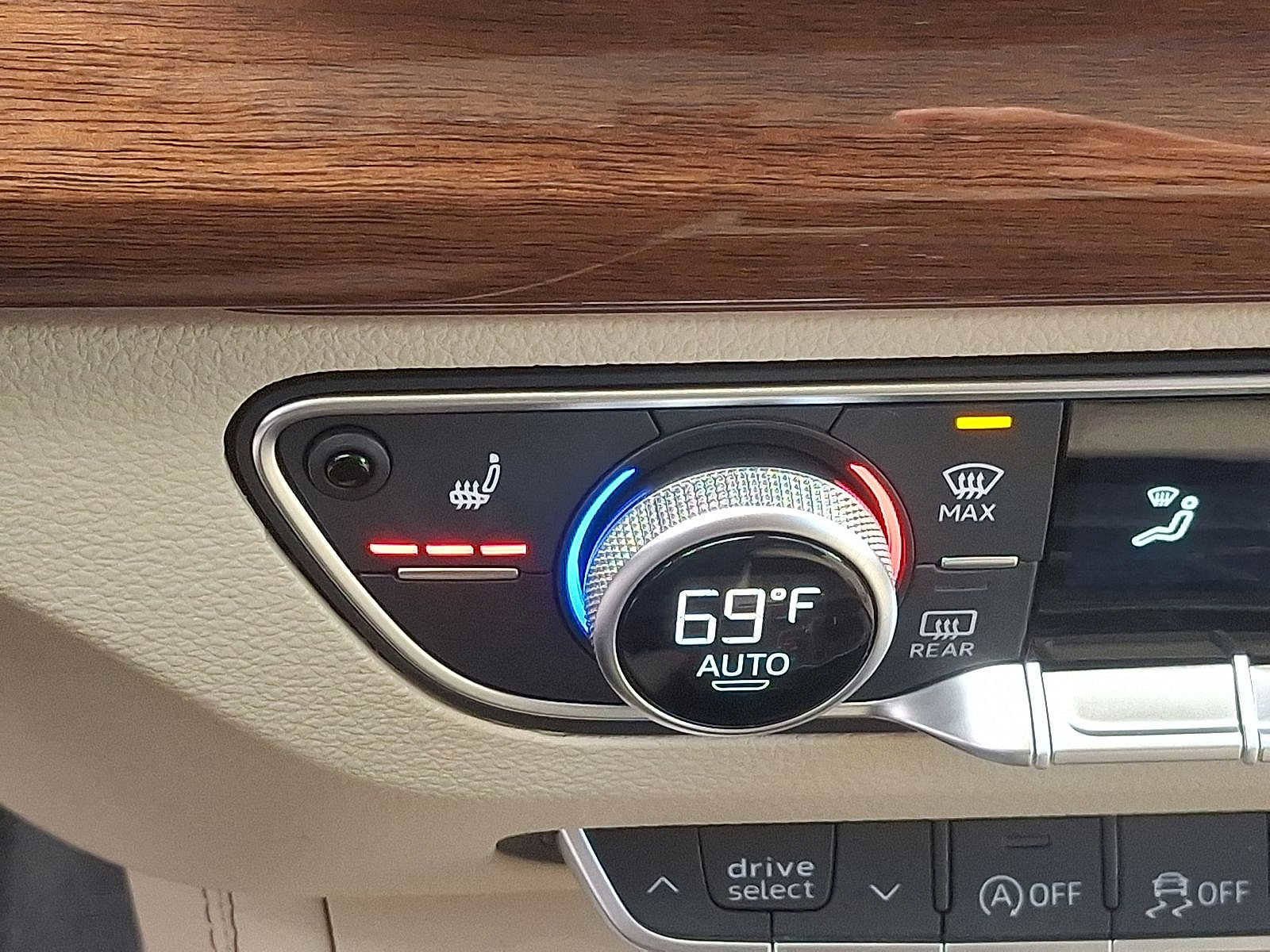 Certified 2025 Audi Q5 2.0T Premium Plus w/ Premium Plus Package image 19