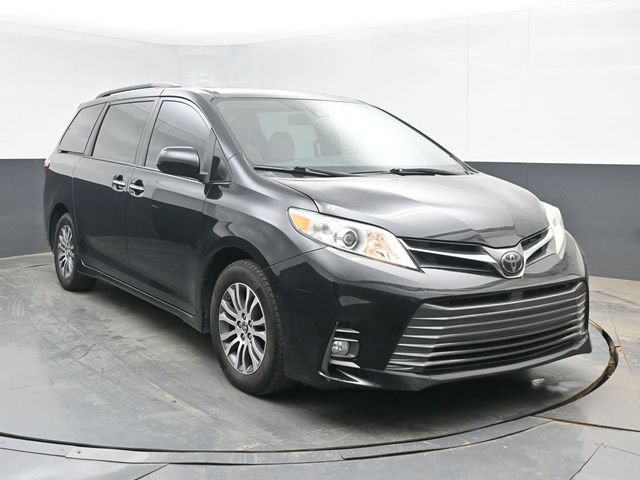 Used 2020 Toyota Sienna XLE FWD image 2