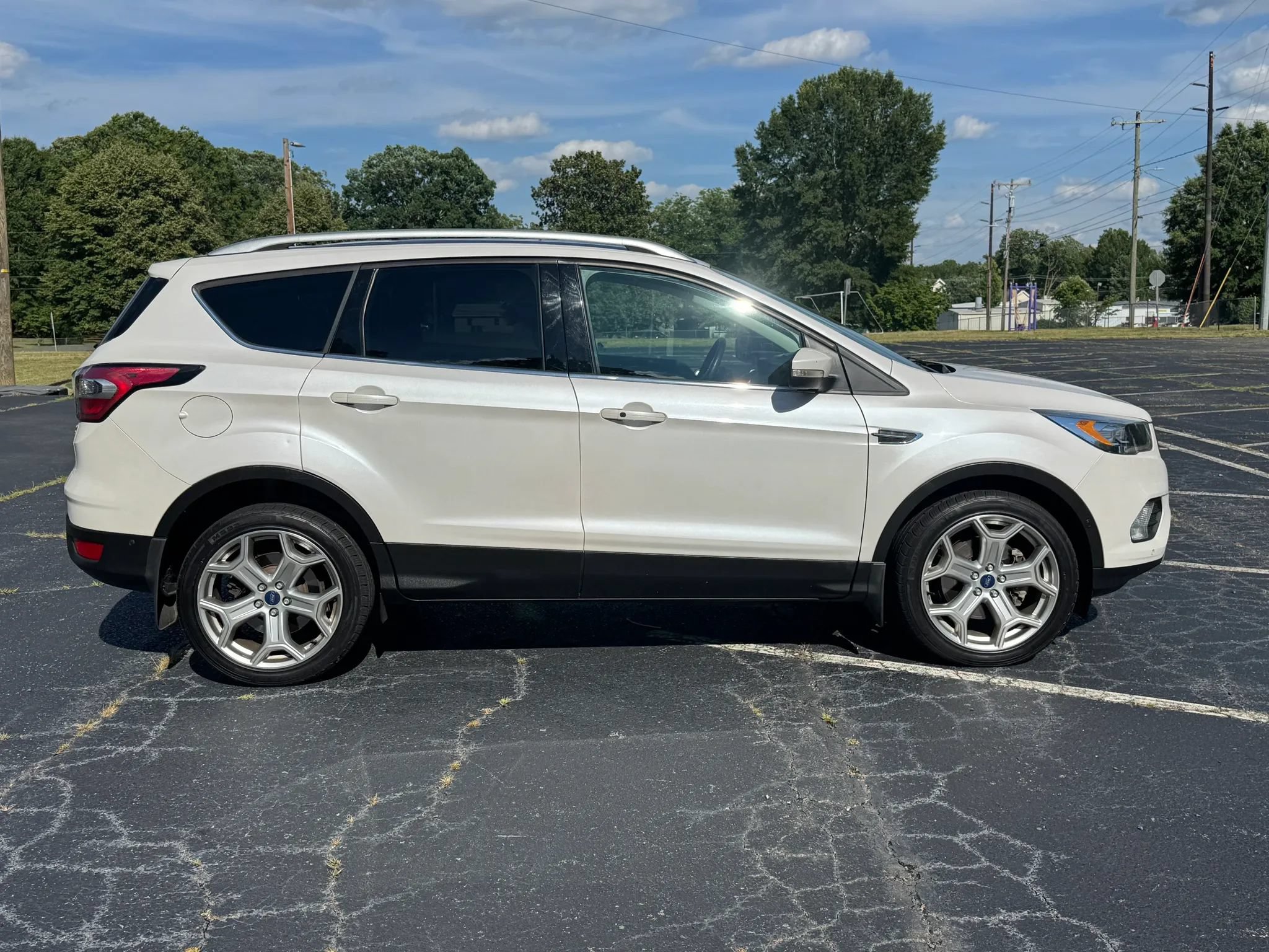 Used 2017 Ford Escape Titanium w/ Equipment Group 301A AWD/4WD image 10