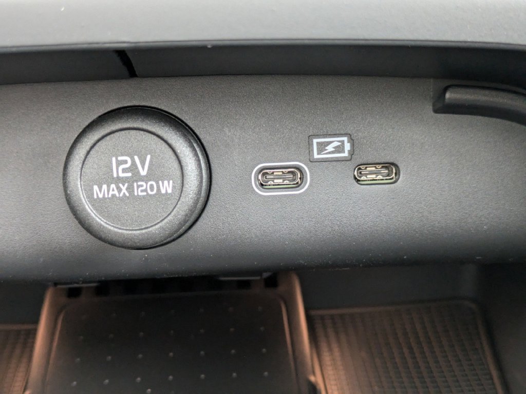 New 2025 Volvo XC40 B5 Core w/ Protection Package Premier AWD/4WD image 28