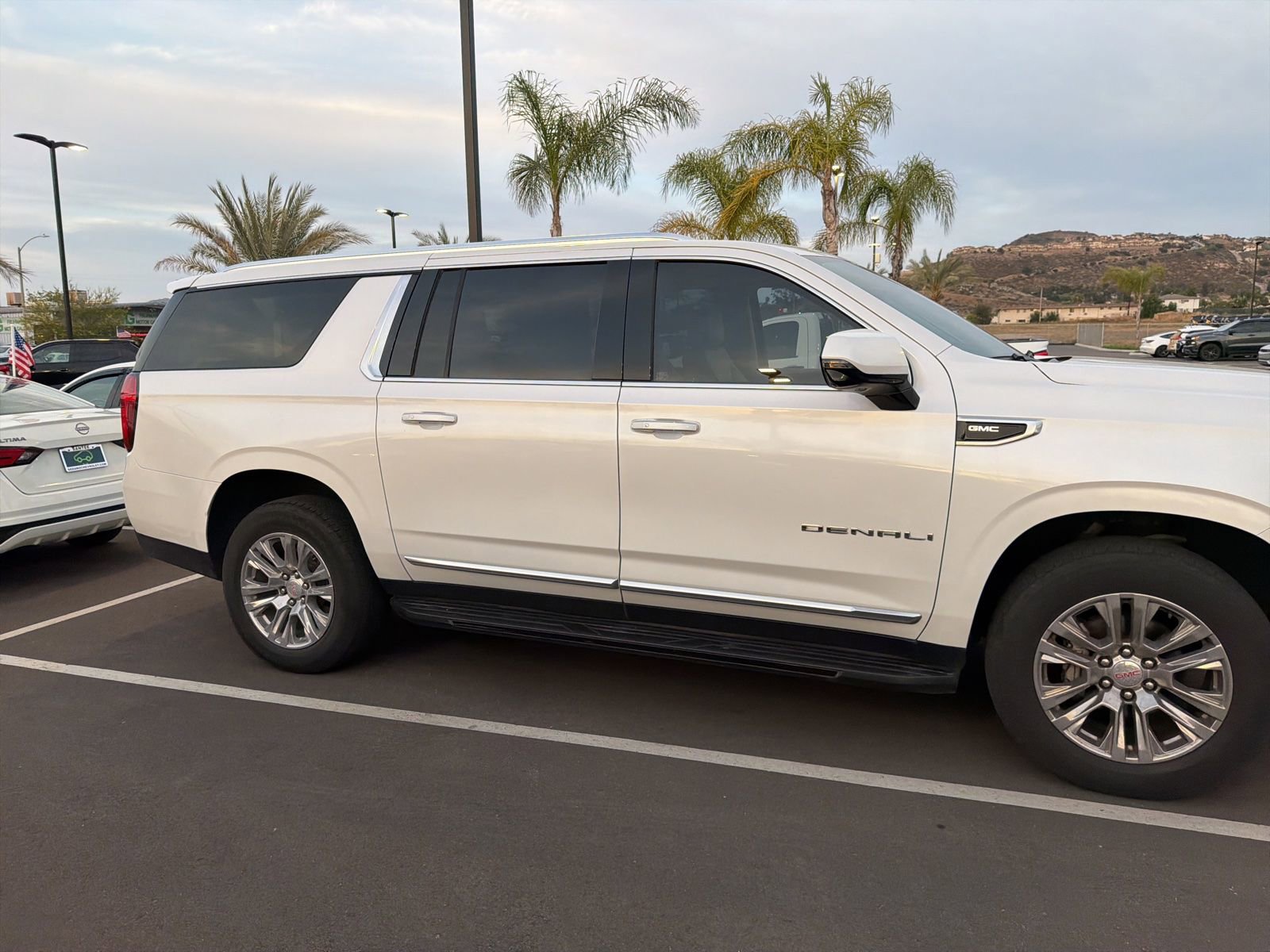 Used 2023 GMC Yukon XL Denali image 13