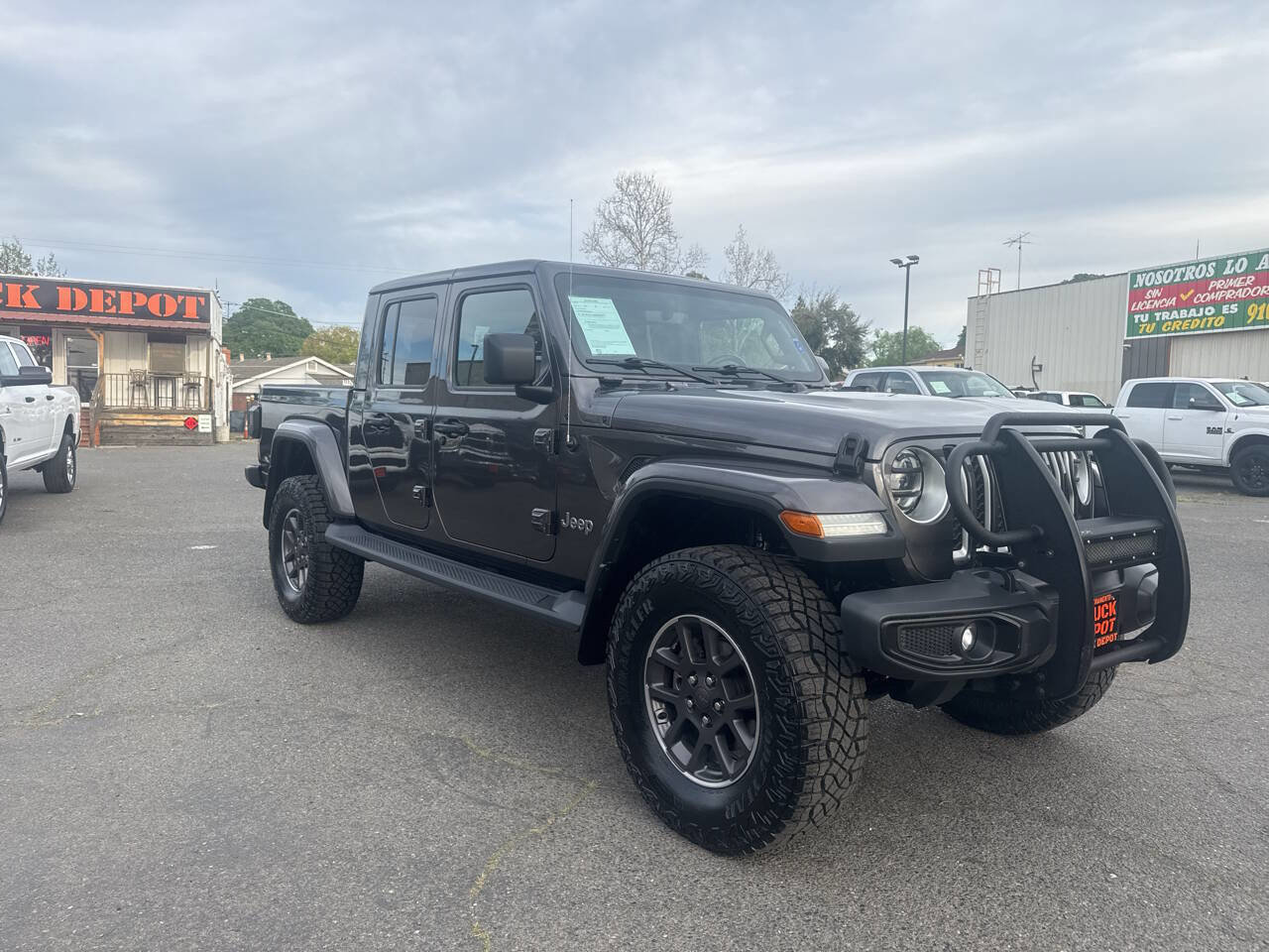 Used 2020 Jeep Gladiator Overland image 4