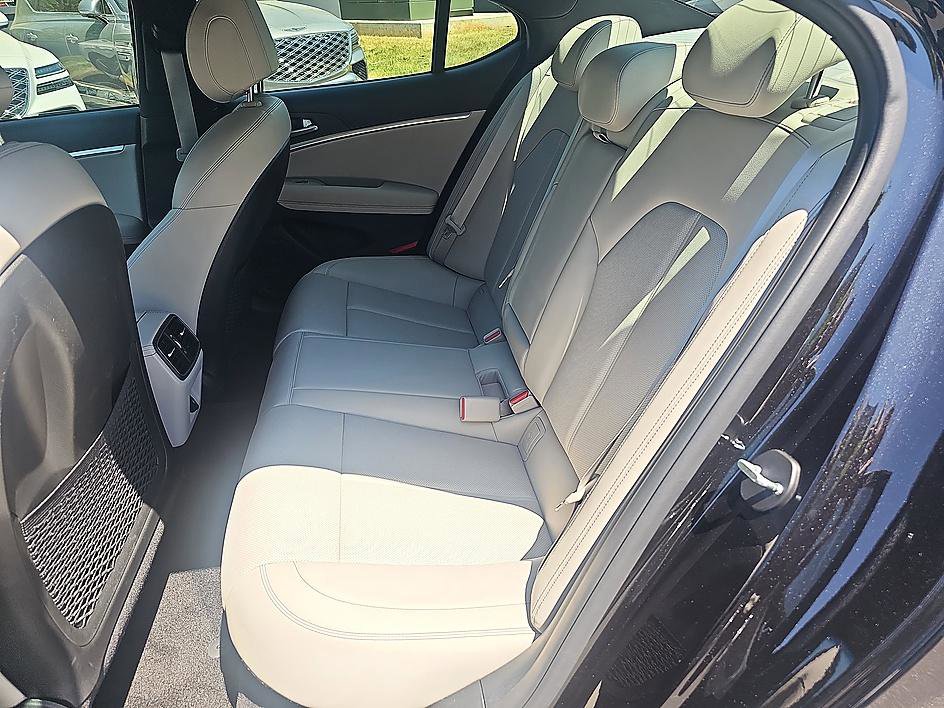 Used 2023 Genesis G70 2.0T RWD image 28