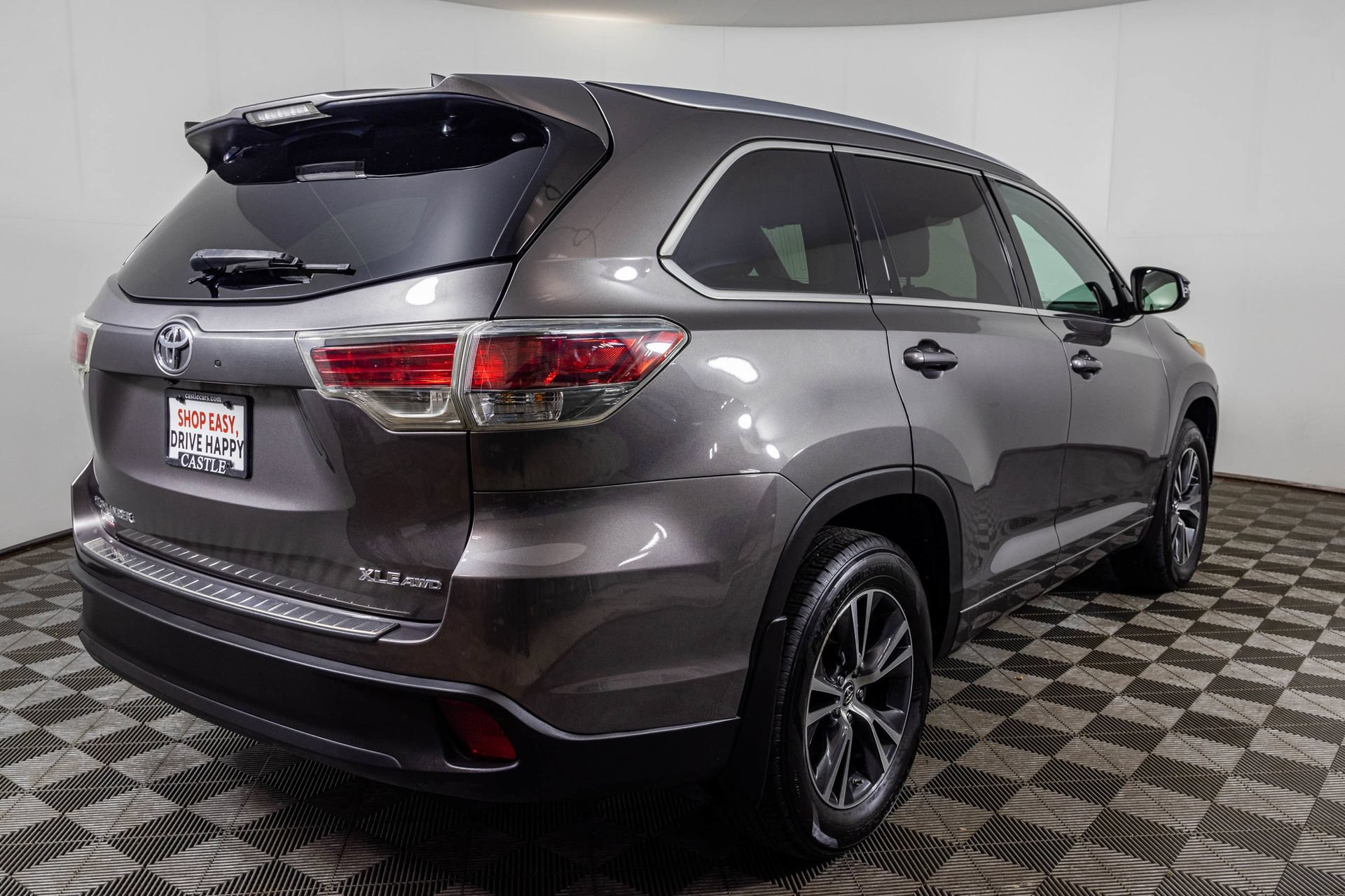 Used 2016 Toyota Highlander XLE AWD/4WD image 16