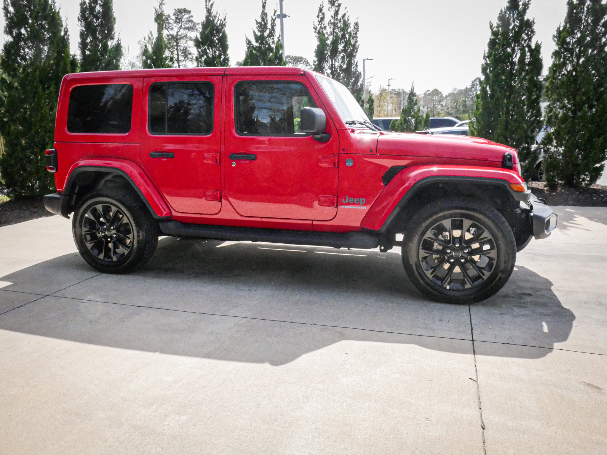 Used 2025 Jeep Wrangler Sahara image 11