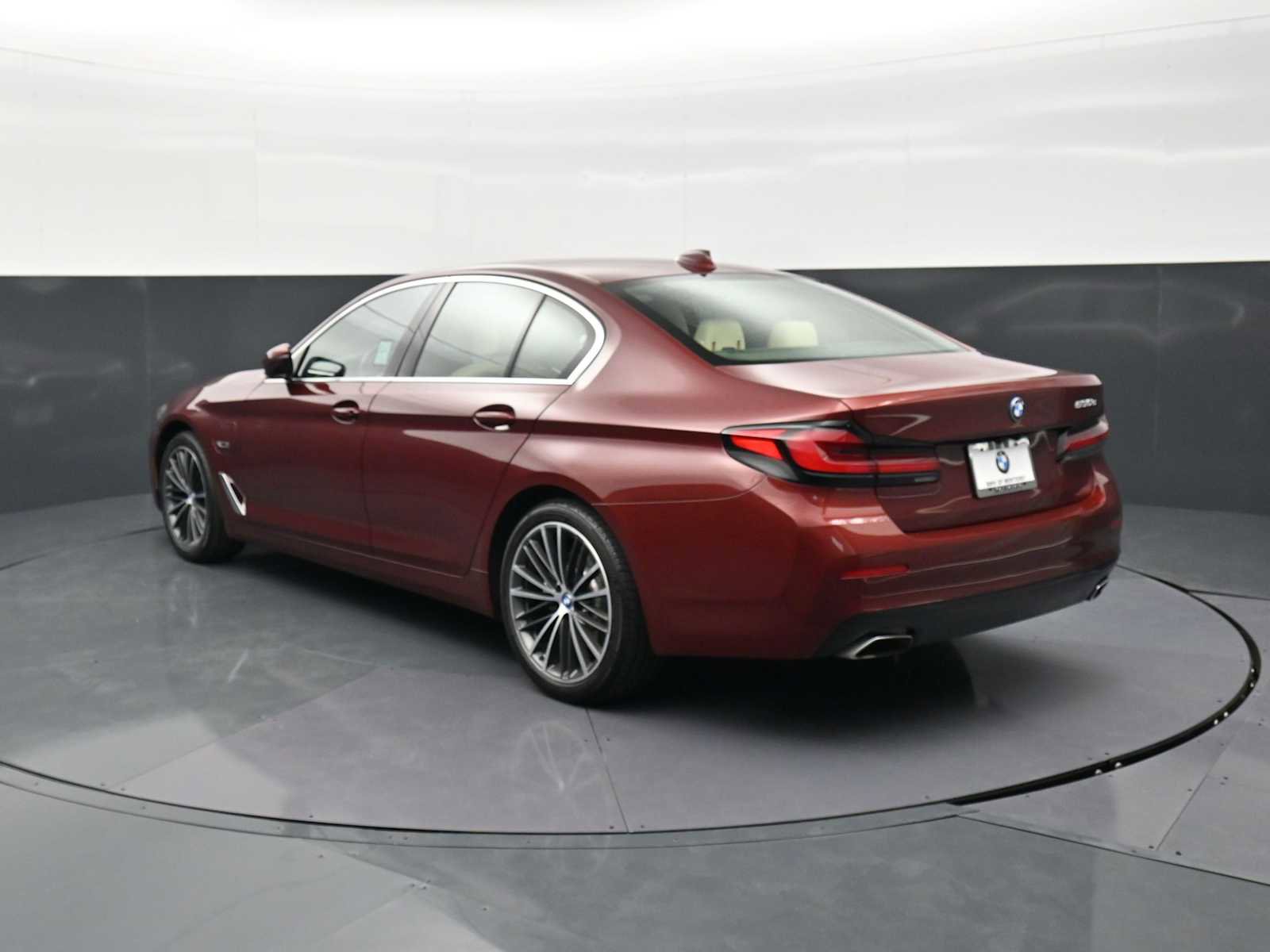 Used 2023 BMW 530e w/ Premium Package image 7