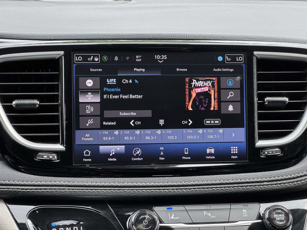 Used 2024 Chrysler Pacifica Limited FWD image 16