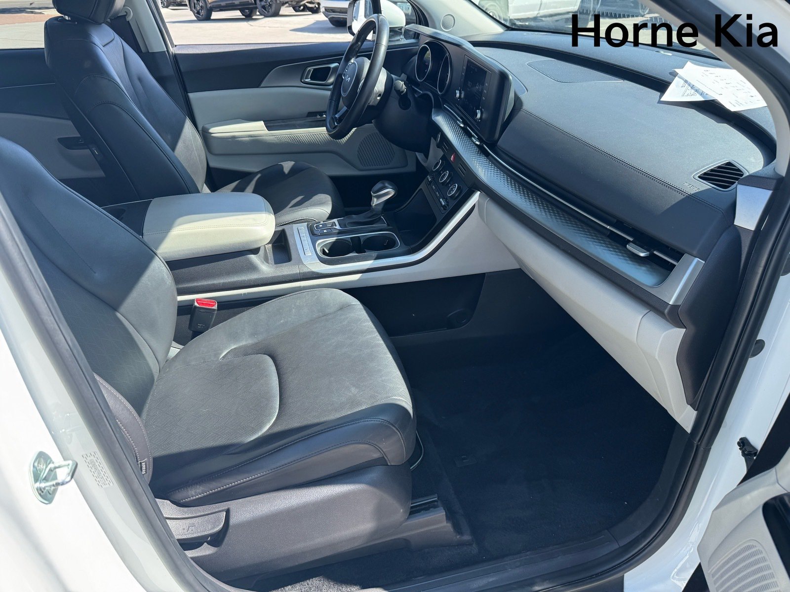 Certified 2024 Kia Carnival LX FWD image 26