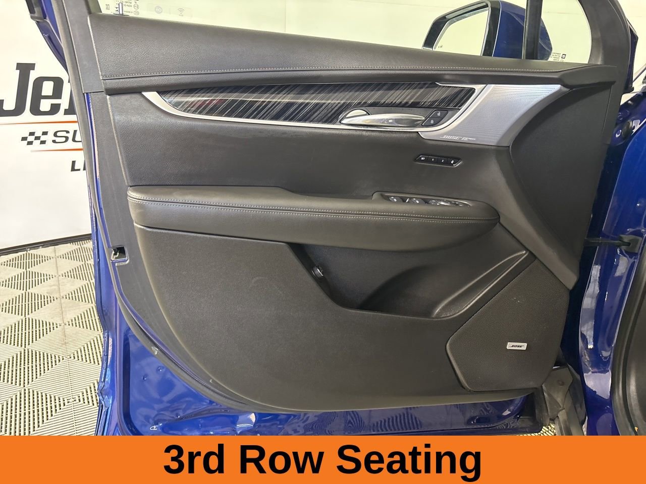 Used 2025 Cadillac XT6 Premium Luxury image 8