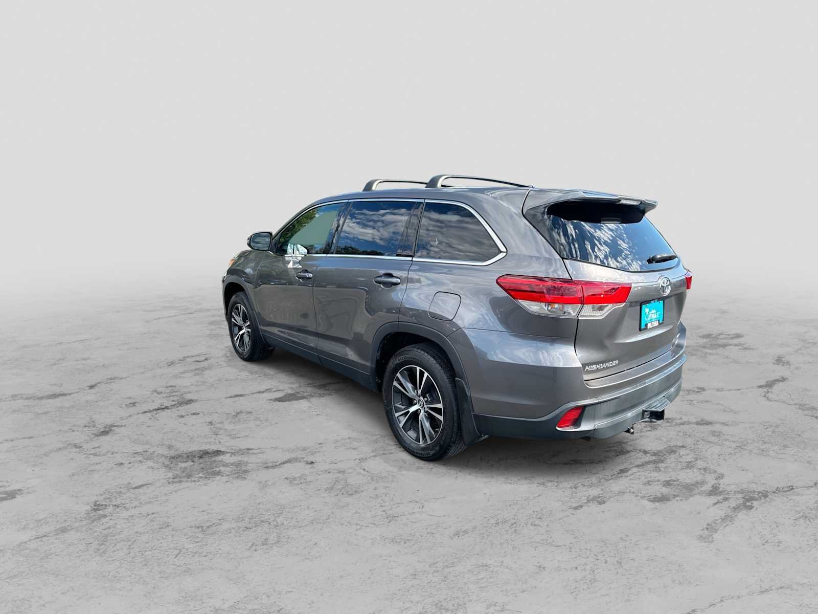 Used 2019 Toyota Highlander LE AWD/4WD image 6