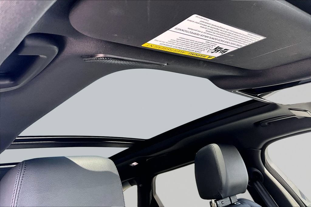 Used 2025 Land Rover Range Rover Velar Dynamic SE image 25