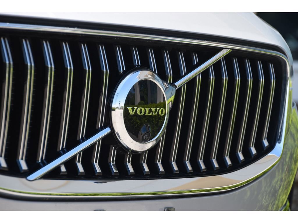 Certified 2023 Volvo XC60 B5 Plus w/ Climate Package AWD/4WD image 10