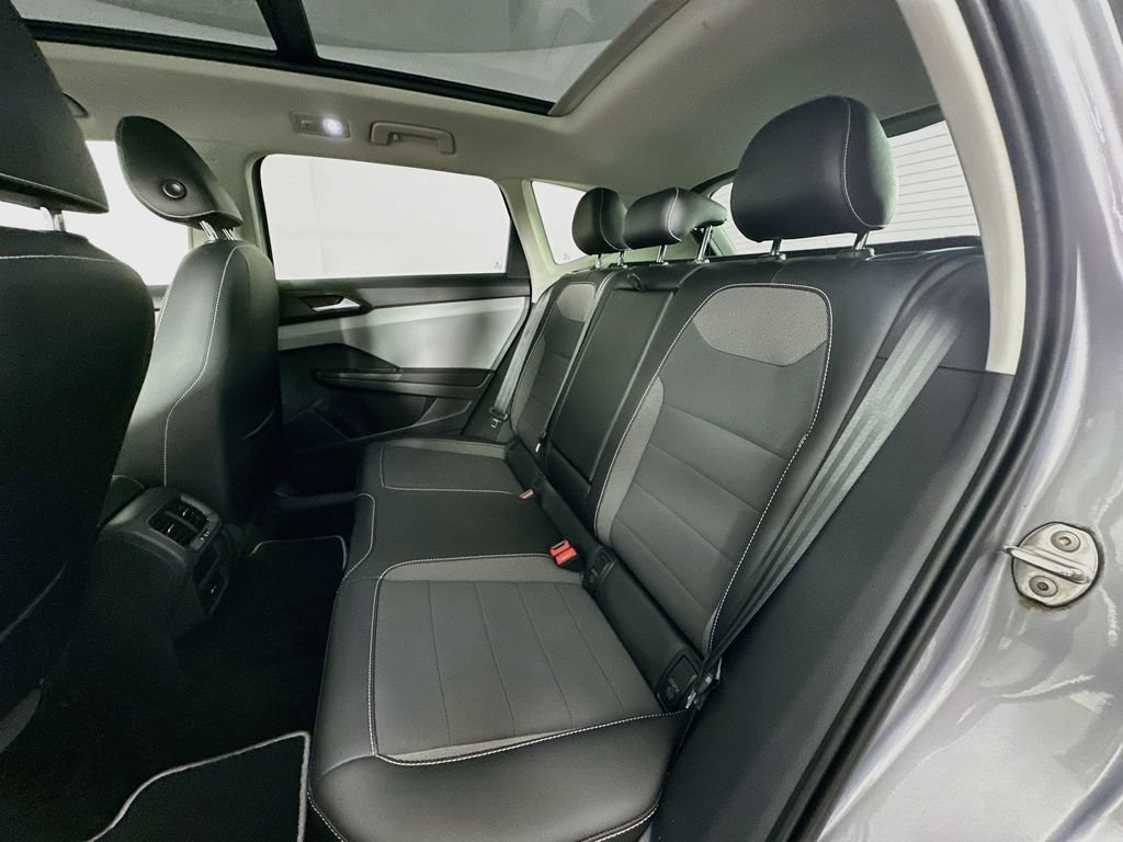 Used 2022 Volkswagen Taos SE w/ Panoramic Sunroof Package FWD image 26
