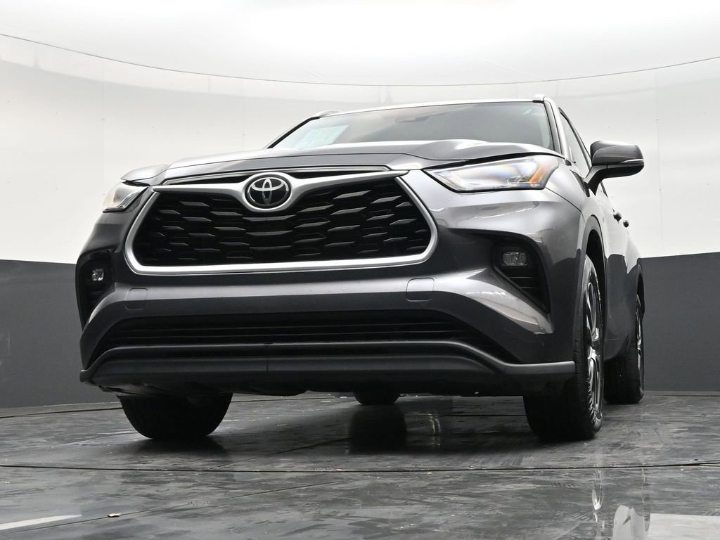 Used 2022 Toyota Highlander XLE FWD image 27