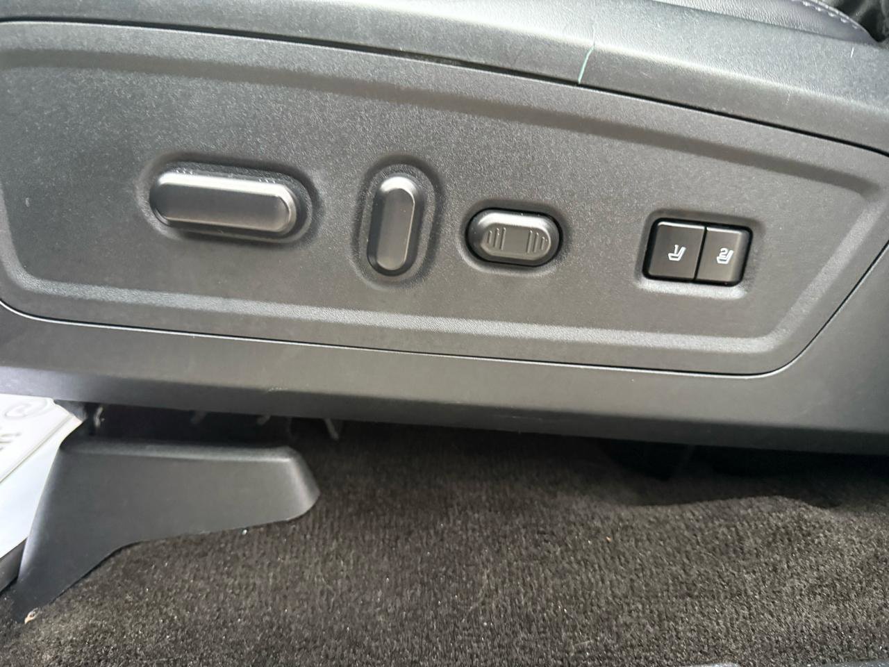 Used 2016 Lincoln Navigator Select image 16