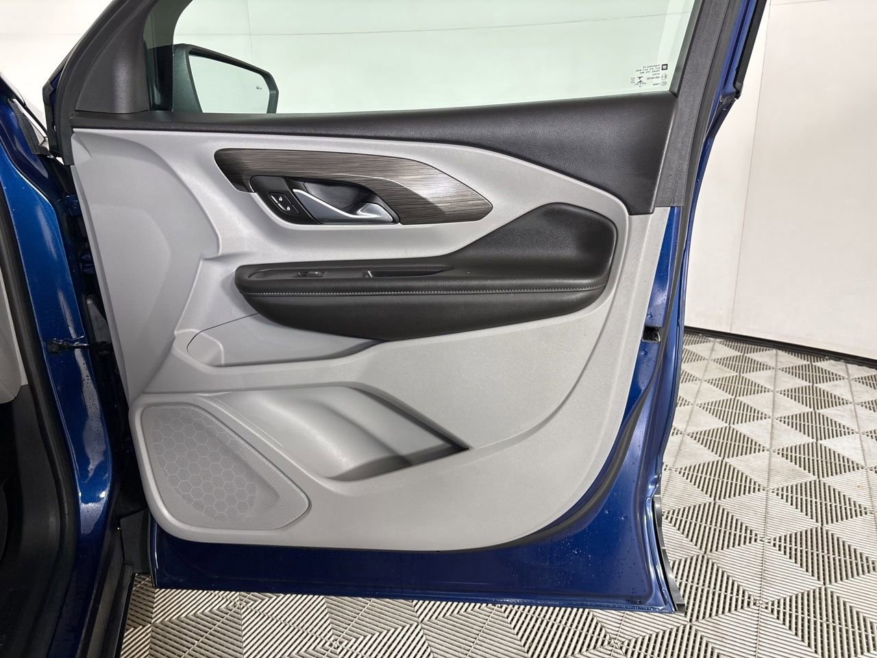 Used 2022 GMC Terrain SLT w/ LPO, Floor Liner Package image 27