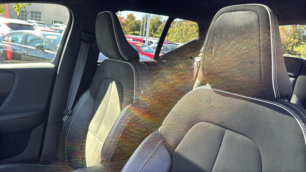 Used 2019 Volvo XC40 T5 R-Design AWD/4WD image 13