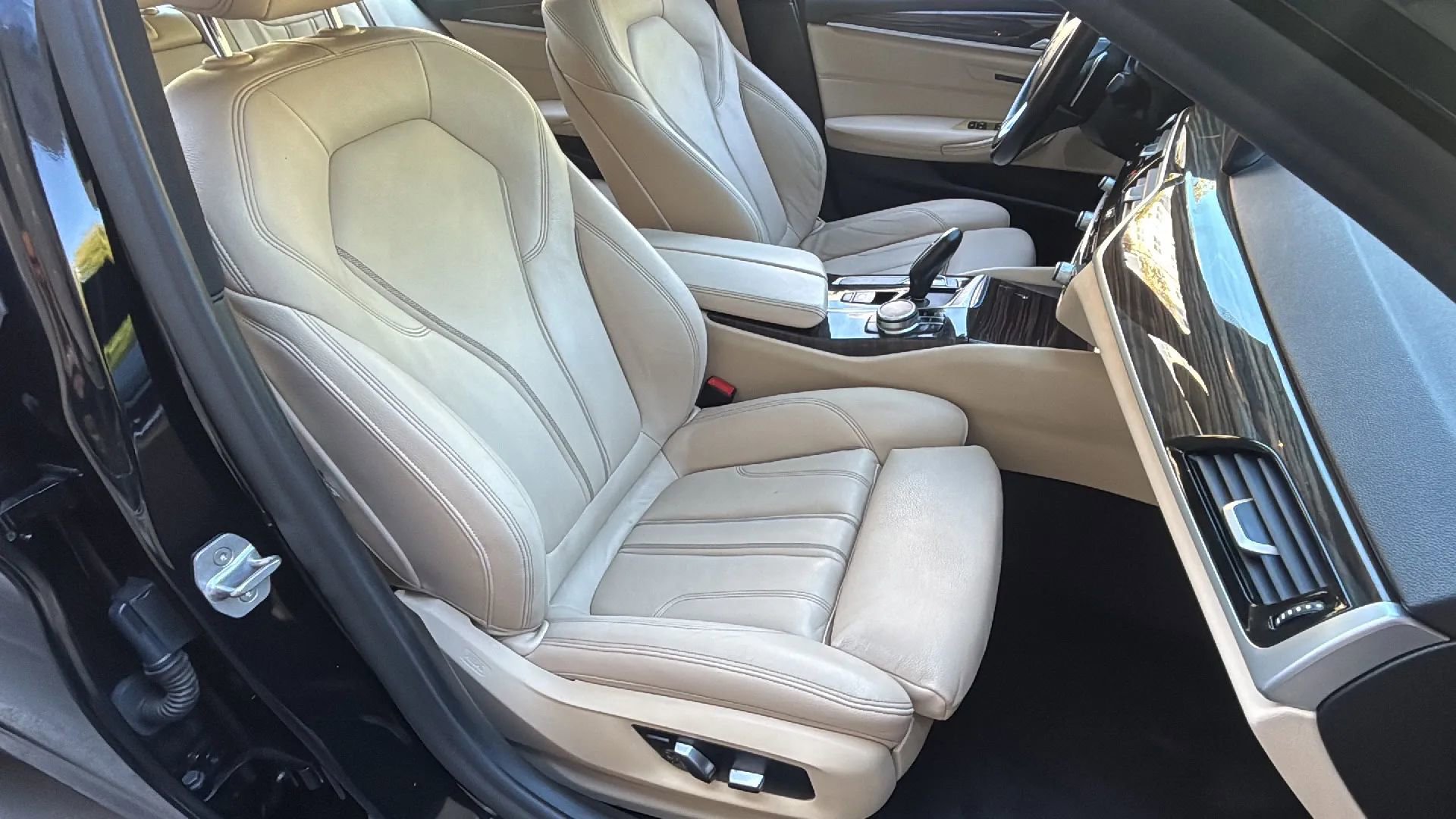 Used 2019 BMW 530i xDrive w/ Convenience Package image 22