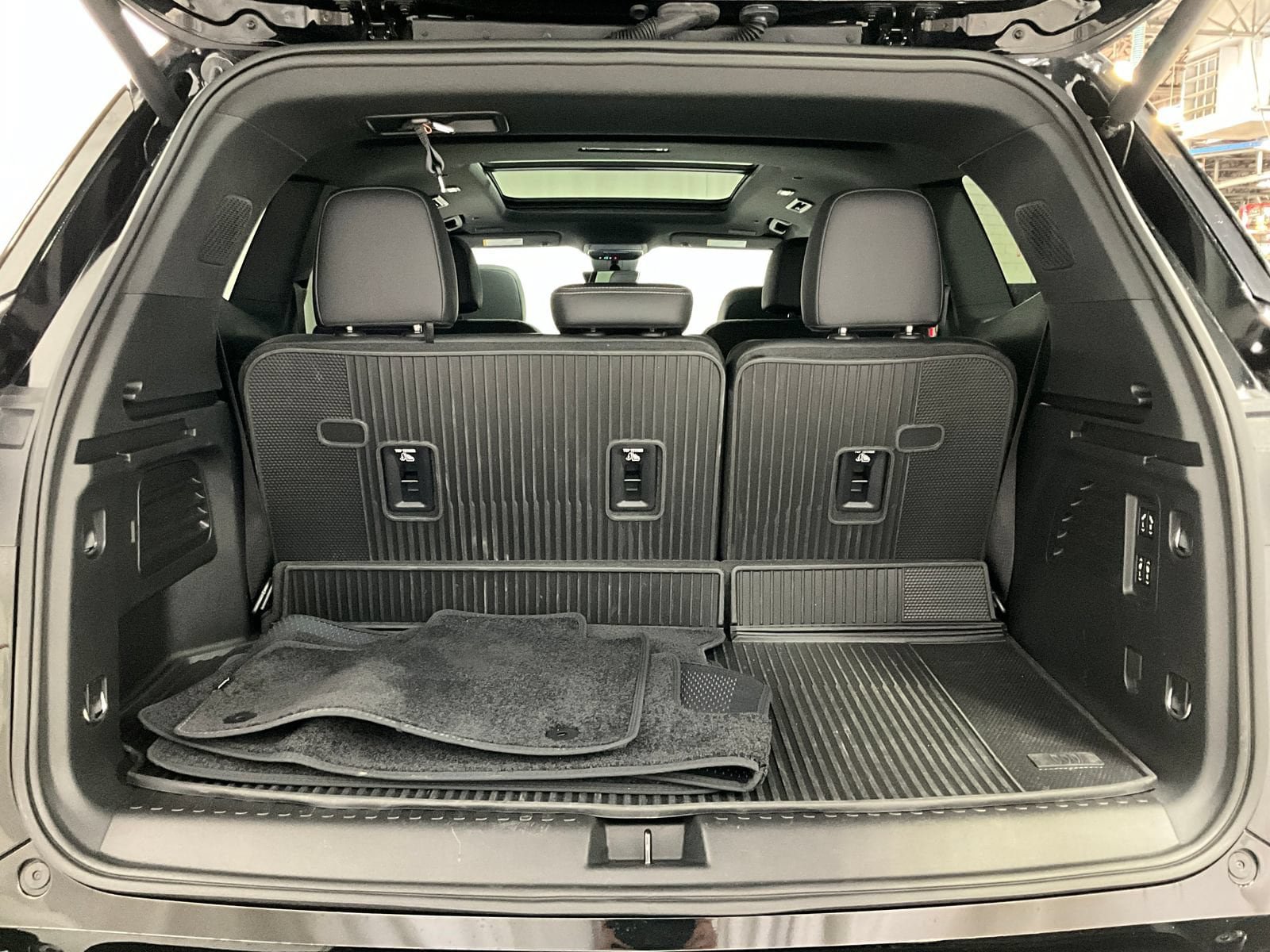 Used 2025 Buick Enclave Avenir AWD/4WD image 26