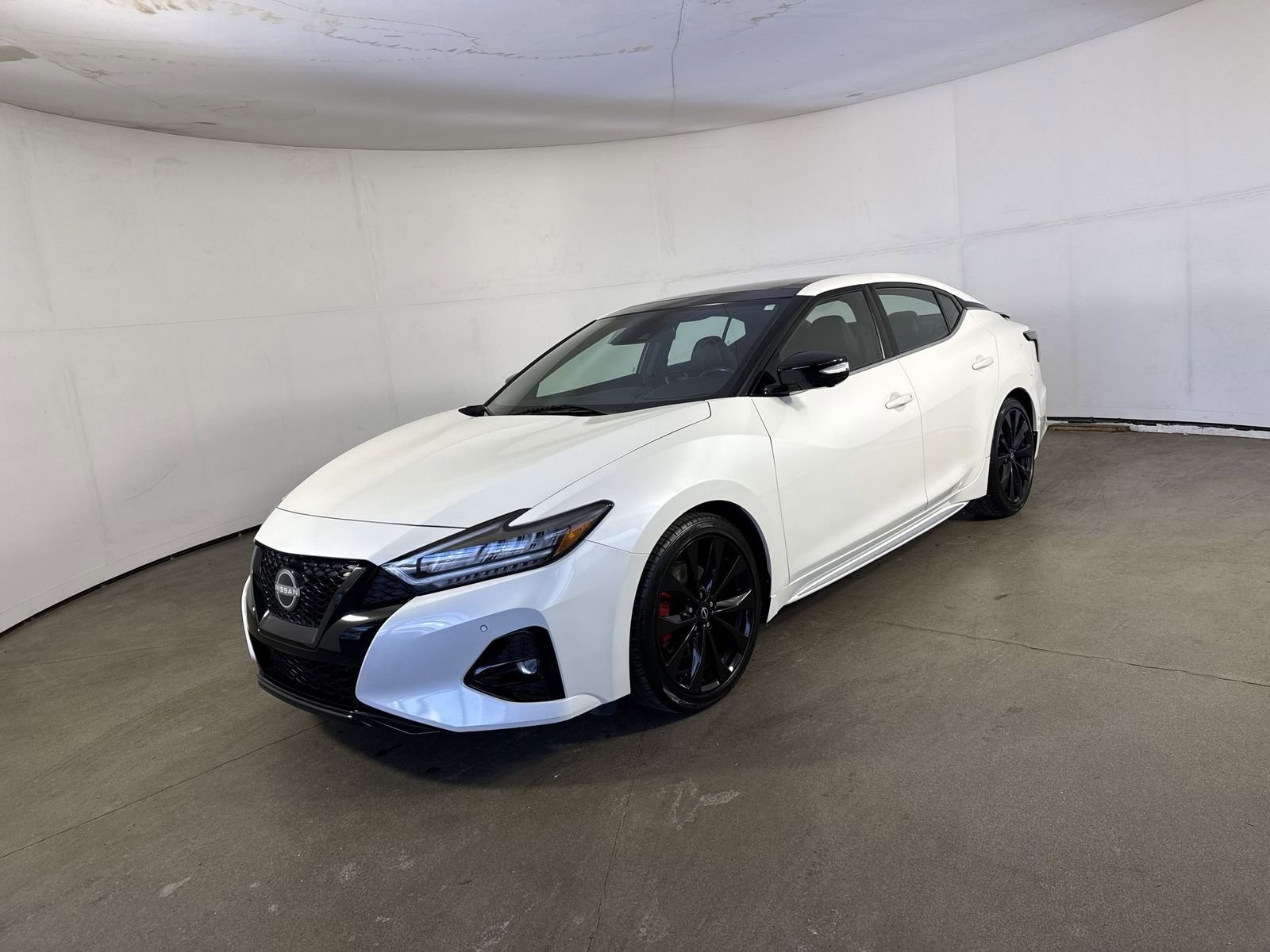 Certified 2023 Nissan Maxima SR w/ Sport Mat Group image 2