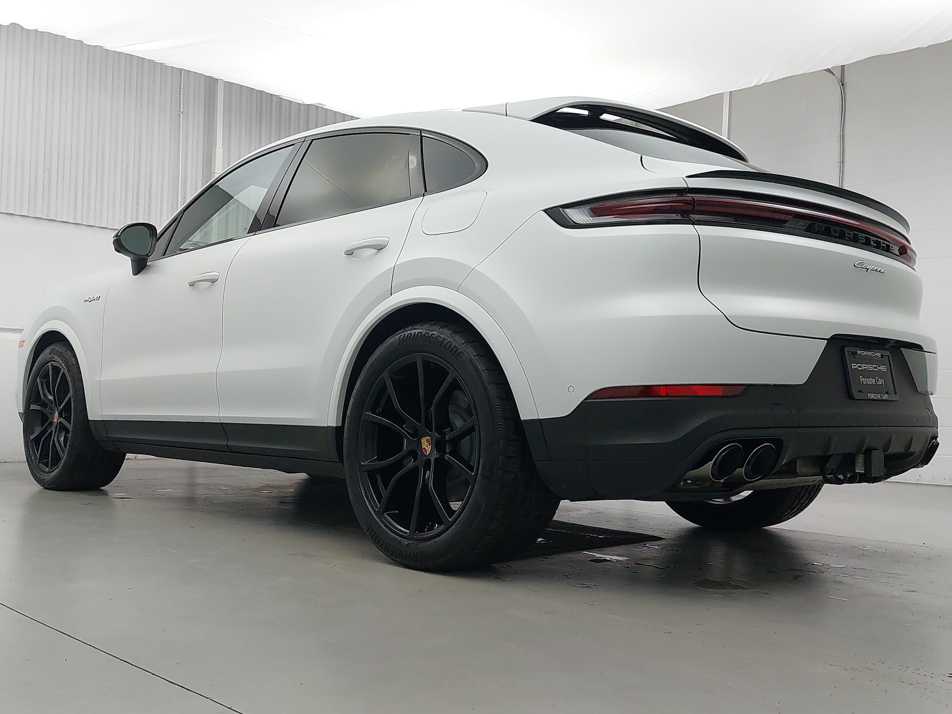 Certified 2026 Porsche Cayenne E-Hybrid Coupe AWD/4WD image 3