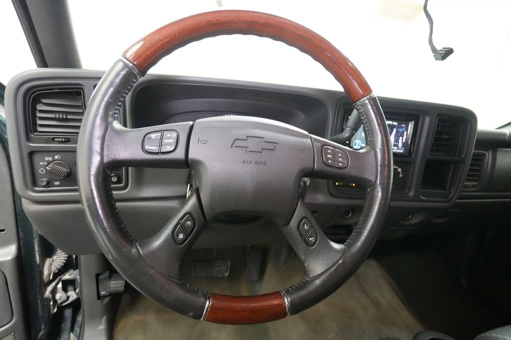 Used 2004 Chevrolet Silverado 2500 LS w/ Skid Plate Package AWD/4WD image 31