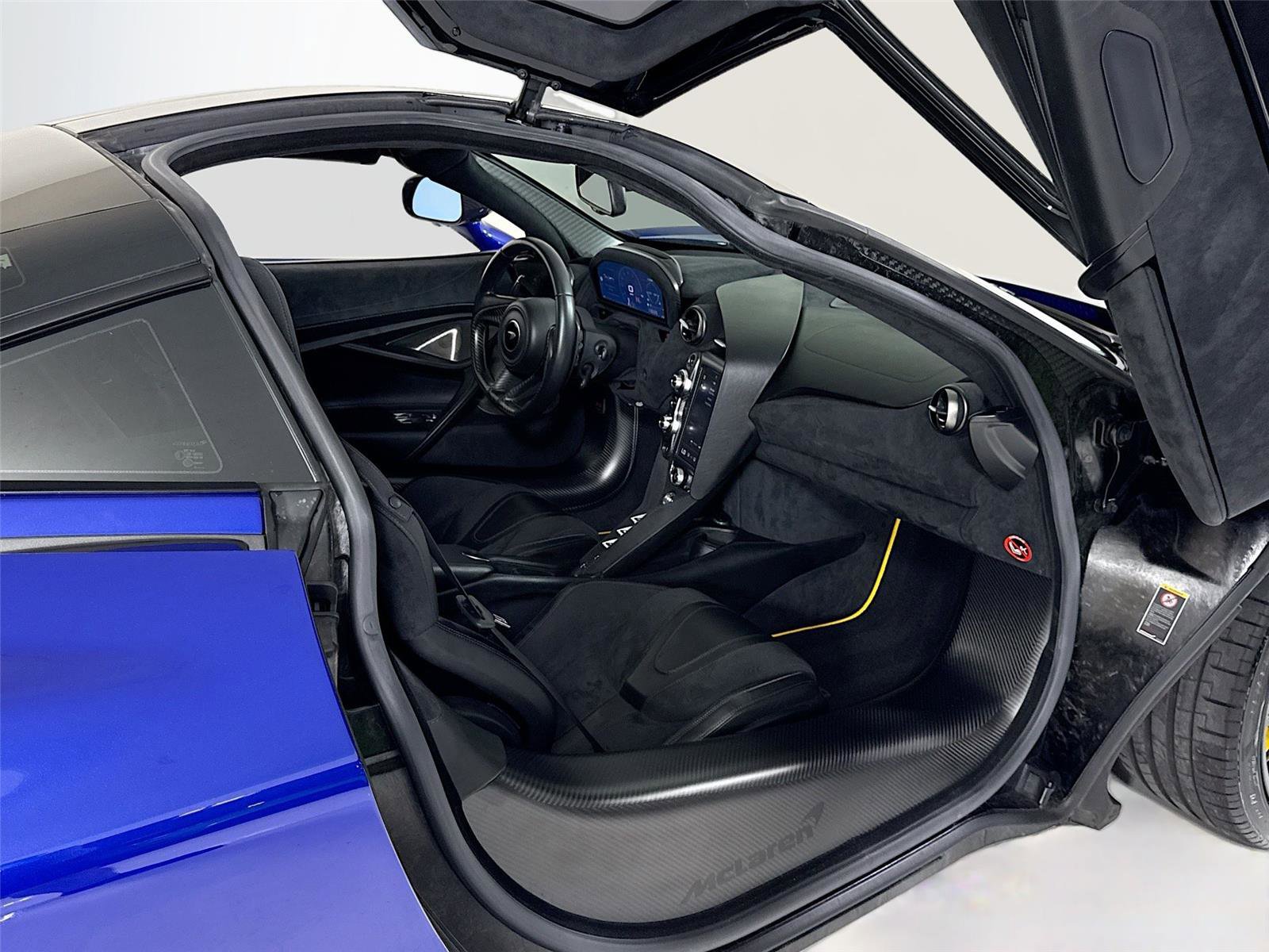 Used 2019 McLaren 720S Performance RWD image 24