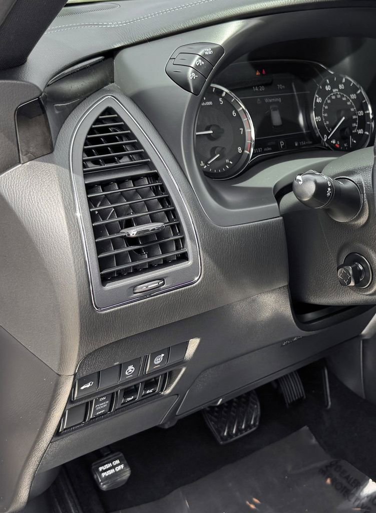 Used 2024 INFINITI QX80 Sensory AWD/4WD image 14