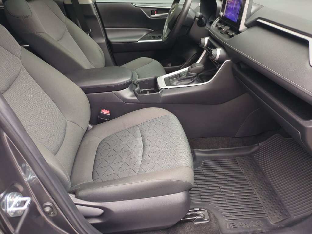 Used 2024 Toyota RAV4 XLE w/ Convenience Package FWD image 37